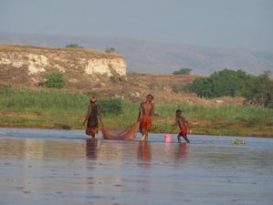 MADAGASCAR 2: descente de la Tsirinbihina en pirogue