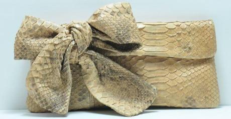 Avoir un python pendu à son bras