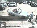 Videos: Une Mercedes dans le décor + une blonde crash une BMW neuve + Jaguar parking