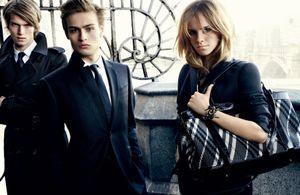 Emma Watson pour Burberry automne hiver 2009-2010 par Mario Testino 413fa38b-4f56-4404-b85e-aea6b9014c59