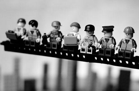 Déjeuner au sommet d'un gratte-ciel en Lego - Mike Stimpson