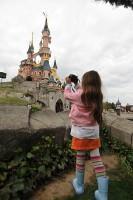 making-of-alex-majoli-voit-disneyland-paris-a-hauteur-enfant-17