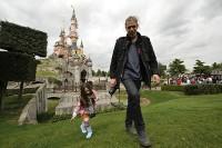 making-of-alex-majoli-voit-disneyland-paris-a-hauteur-enfant-15