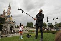 making-of-alex-majoli-voit-disneyland-paris-a-hauteur-enfant-16