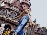 alex-majoli-voit-disneyland-paris-a-hauteur-enfant-3