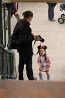 making-of-alex-majoli-voit-disneyland-paris-a-hauteur-enfant-11