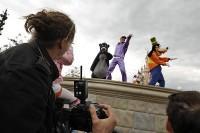 making-of-alex-majoli-voit-disneyland-paris-a-hauteur-enfant-3
