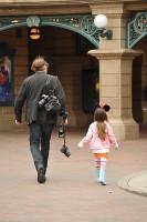 making-of-alex-majoli-voit-disneyland-paris-a-hauteur-enfant-21