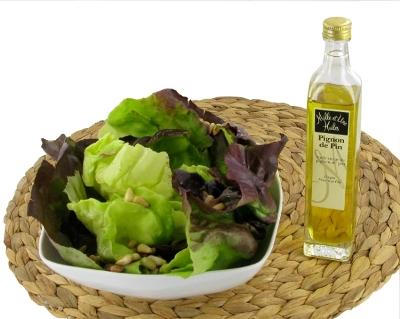 Salade verte et huile d'olive au pignon de pin
