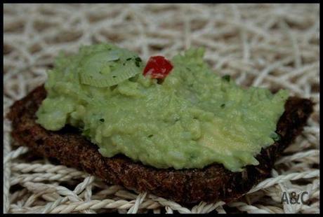 ** Brandade HOT ou Féroce d' avocat à la morue , piment oiseau ....d' influence Antillaise, Réunionnaise & Mauricienne ** yaout salés 117