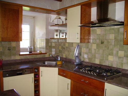 Cuisine sur mesure bois granit poli et inox