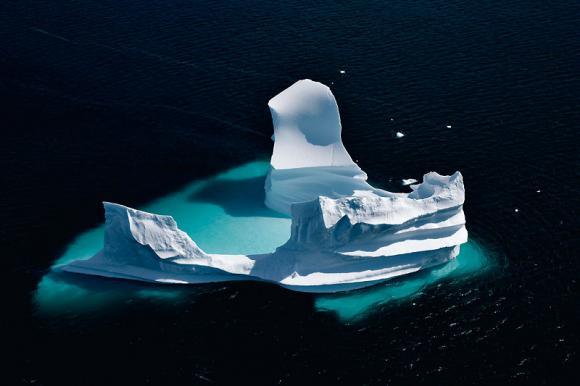 iceberg à la dérive , c'est la fonte des glaces | À Voir