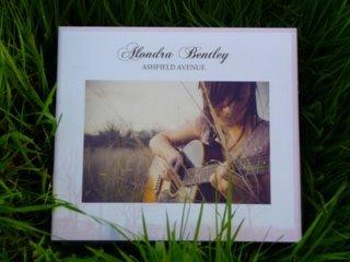 2009 - Alondra Bentley - Ashfield Avenue - Reviews - Chronique d'une artiste en apesanteur