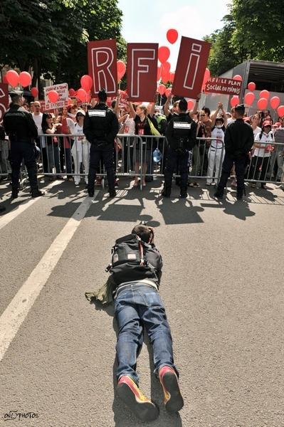 Manifestation contre le plan de départ envisagé à RFI