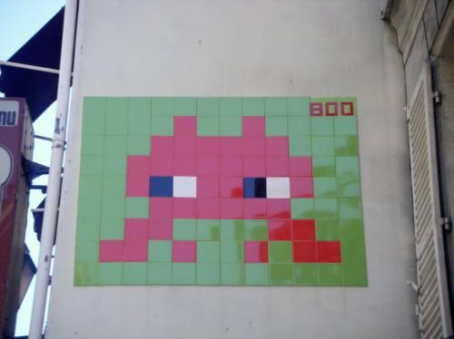 Space Invader 800 - Rue du Louvre 2009-06-02 002.jpg