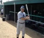 joueur baseball fait tour avec batte