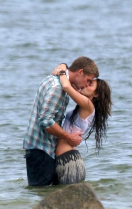 Quand Miley Cyrus embrasse Liam Hemsworth !