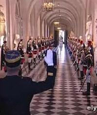 Pour un Versailles à 500.000 euros: le costard présidentiel semble encore un peu petit