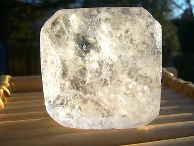 La pierre d'alun : un déodorant naturel et sans danger