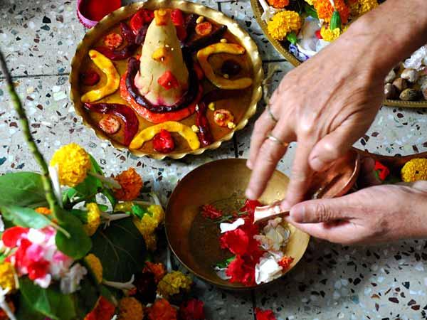 http://weddings.iloveindia.com/pics/hindu-marriage-rituals.jpg