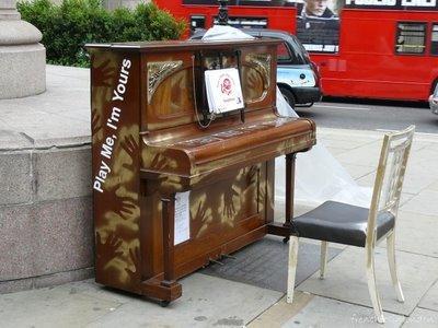 Piano in the city