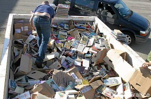 Une tour de livres pour Haïti