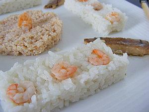 Assiette de la mer faussement japonisante.