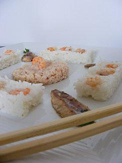 Assiette de la mer faussement japonisante.