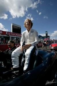 Rosberg vise les Ferrari