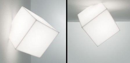 Une lampe cubique, gros voxel encastré (Edge Parete, d'Alessandro Mendini chez Artemide)