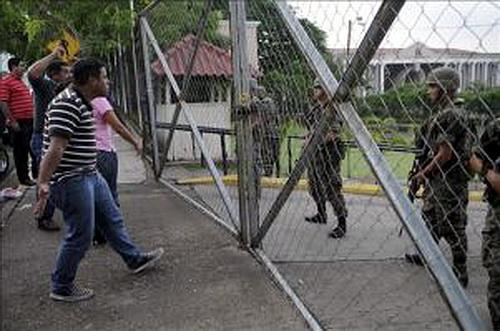 HONDURAS : le président bolivarien Manuel Zelaya vient d’être séquestré par l’armée (8 videos + phot