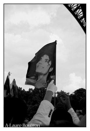 michael_jackson_paris_026_cop