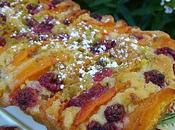 Gâteau moelleux abricots framboises