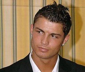 Cristiano Ronaldo s'en est pris à un paparazzi qui le poursuivait