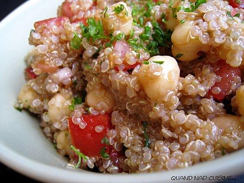 Salade de quinoa aux pois chiches et tomates