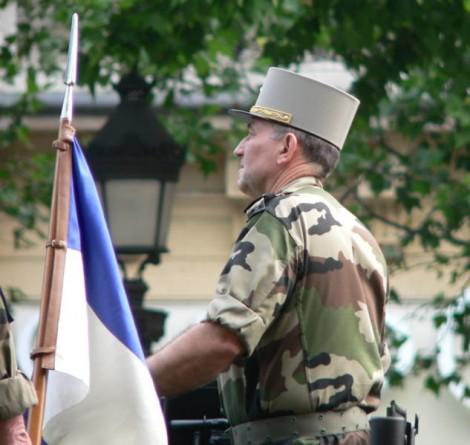 Un général de brigade de larmée française (Wikipedia).