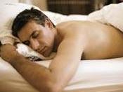 Pourquoi hommes s’endorment comme masses après l’amour