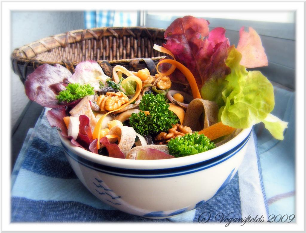 Salade de tagliatelles de sarrasin aux champignons sautés (vegan)
