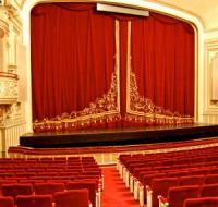 Le théâtre est-il mort ?