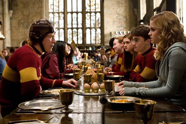 Rupert Grint, Emma Watson, Daniel Radcliffe et Bonnie Wright. Warner Bros. France