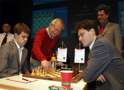 Le Docteur Helmut Pfleger lançait hier la 7ème ronde