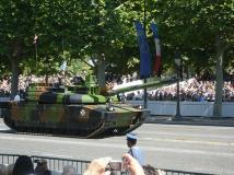 Martin Hirsh veut son service civil sur les Champs-Élysées