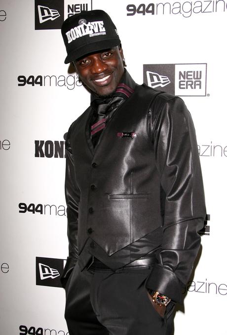 Coucou, papa Akon!