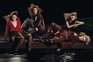 N'oublions pas la femme Prada pour cet automne hiver 2009-2010 01%20Prada_CS_FW09_AD1