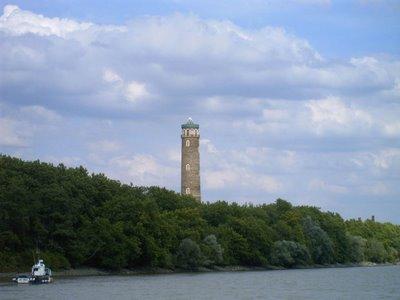 le long du fleuve qui remonte