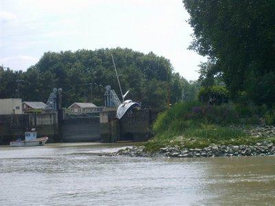 le long du fleuve qui remonte