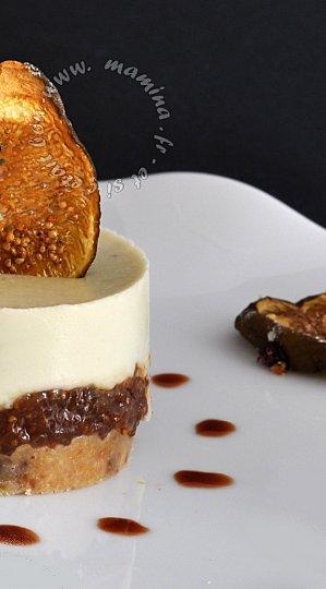 PANNA COTTA AU ROQUEFORT, COMPOTEE DE FIGUES AU PORTO ET TUILE SECHEE