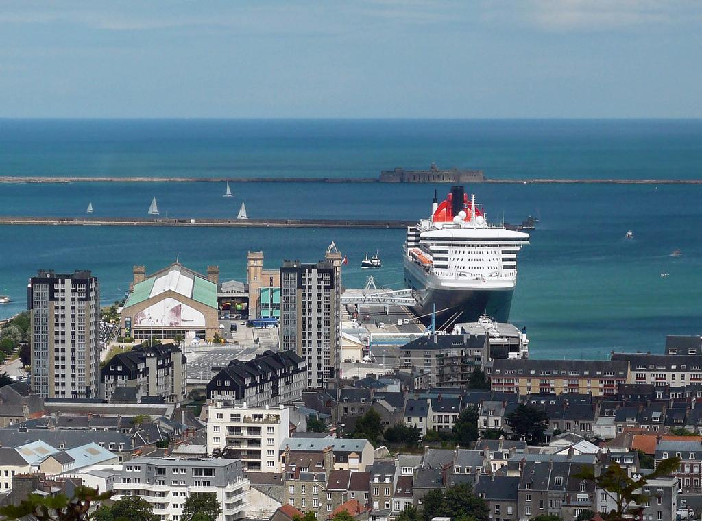 Le Queen Mary 2 à Cherbourg (974)