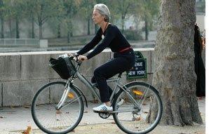 Primes et bonus dans les banques, TVA, retournement de conjoncture et chômage : Le florilège d'été de Christine Lagarde