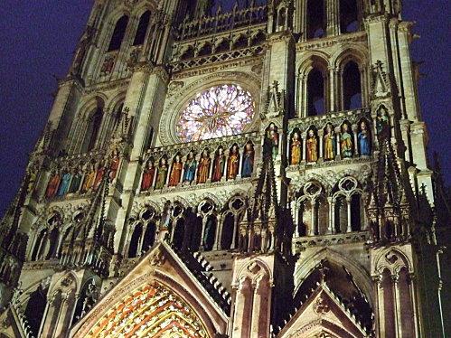Le portail polychrome de la cathédrale d'Amiens.